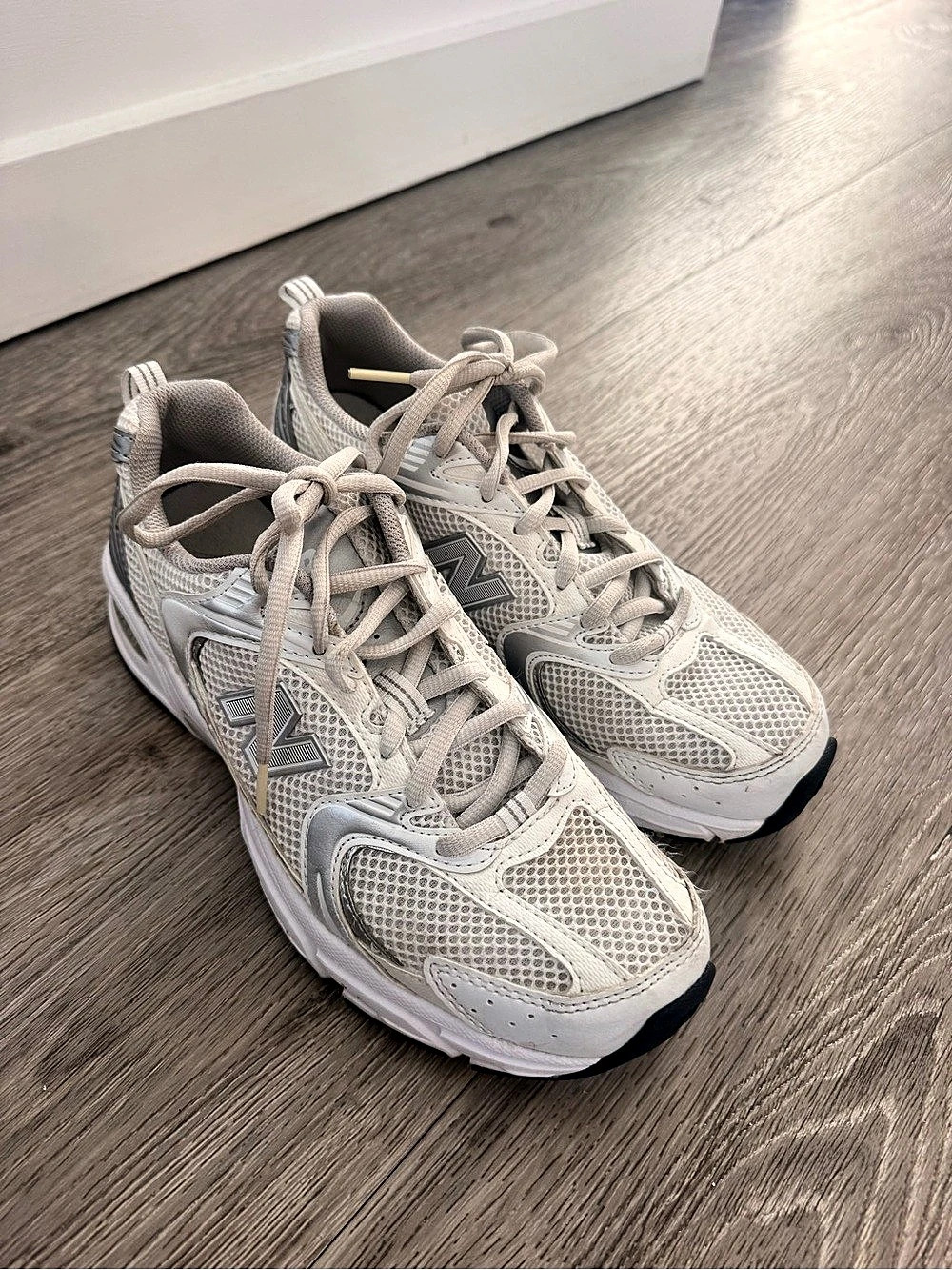 New Balance 574 Gray & White US 7.5 B Athletic Sneakers